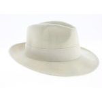 chapeau blanc